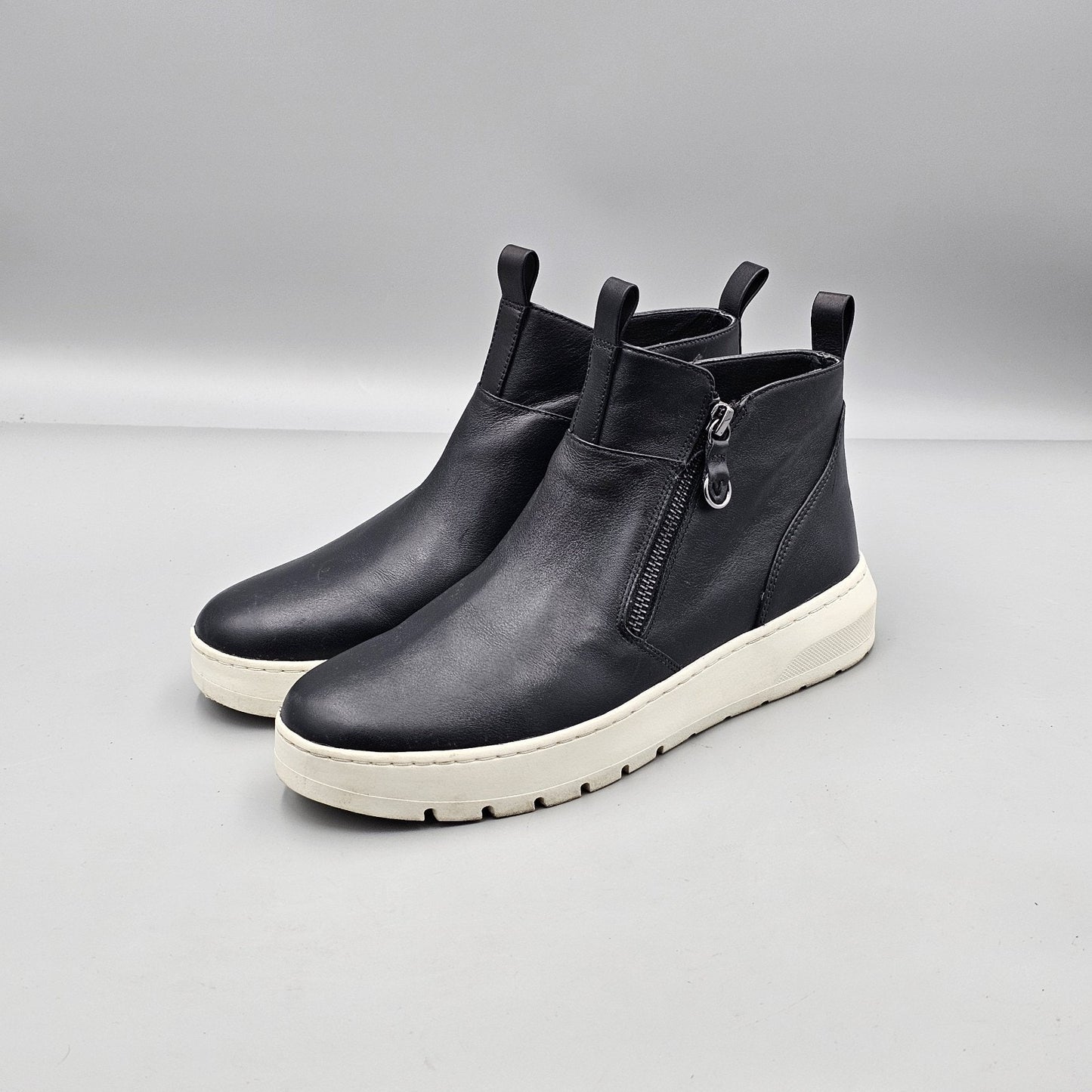Vionic Women's Size 7.5 VGC Brinkley Black Leather Side Zip Ankle Booties Shoes